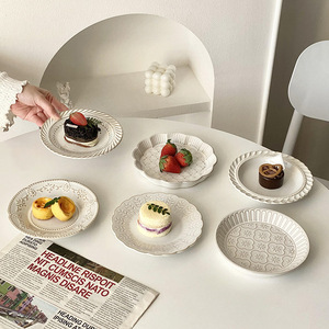 Ensemble d'assiettes en céramique rétro françaises, assiettes à dessert en relief haut de gamme, assiettes pour la cuisine occidentale, pour mariage, hôtel, restaurant - Product Image 1