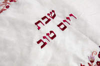 Taille personnalisée PU Shabbat Broderie Hébraïque Support Avant Rotatif Judaica Lucite Couverture Hallah Juif