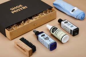 Kit d'entretien pour baskets Shoe Mistri avec nettoyant et revitalisant ultime pour chaussures, déodorant pour chaussures, brosse pour baskets et serviette en microfibre pour baskets - Product Image 3