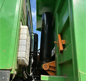 Camion benne d'occasion SINOTRUK HOWO 8x4 371HP Euro 2, 16 tonnes, pour <span class=keywords><strong>transport</strong></span> lourd général - Product Image 5