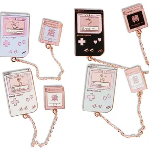 Su ordinazione del metallo dello smalto pin in oro rosa con smalto duro e dello smalto pin set con catena