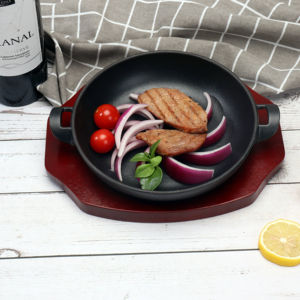 Padella in Ghisa da 20cm, Rotonda con Vassoio in Legno, Padella di Servizio in Ghisa - Product Image 1