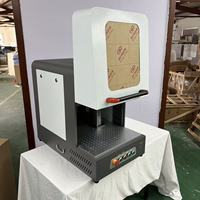 Machine de marquage laser à fibre 3D entièrement fermée haute vitesse 20W-100W JPT MOPA, prend en charge DXF PLT BMP DST pour métaux et non-métaux