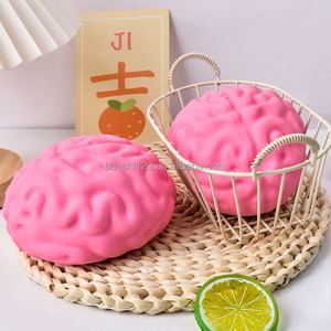 Jouet anti-stress créatif en TPR rose surdimensionné en forme de cerveau, à rebond lent, en forme de pâte à fromage carrée, pour adultes, pour soulager le stress - Product Image 4