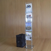 Porte-brochures pliable en acier inoxydable durable avec inserts en acrylique pour zones à fort trafic, présentoir portable