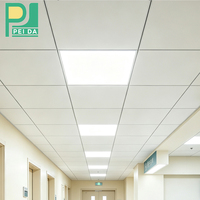 Panneau de plafond carré en aluminium, dalle de plafond suspendu en métal pour projet de bâtiment de bureaux