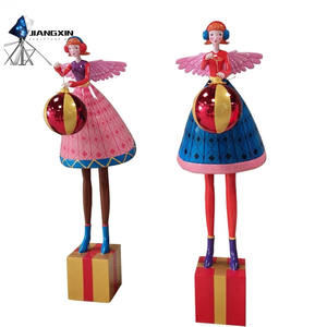 Installation féerique festive-<span class=keywords><strong>Fées</strong></span> de dessins animés FRP avec ailes scintillantes et boules cadeaux géantes pour présentoirs de magasins de vacances - Product Image 3