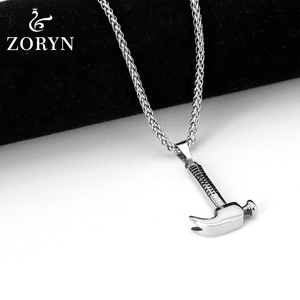 Pendentif marteau à griffes en acier inoxydable, outil de bricoleur, bijoux de mode gothique punk industriel vintage en acier titane pour hommes et femmes - Product Image 2