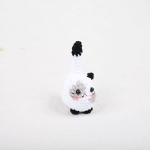 Porte-clés en peluche au crochet fait main, motif chien et fleur, avec clochette, ornement <span class=keywords><strong>de</strong></span> sac en <span class=keywords><strong>laine</strong></span> douce, portable, durable, cadeau <span class=keywords><strong>de</strong></span> festival - Product Image 4