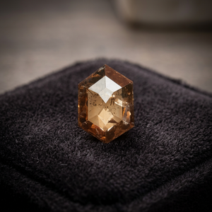 Diamants naturels hexagonaux non montés de 0,72 ct, taille Asscher, clarté VVS2, couleur Fancy Vivid, 7,20x5,10x2,30, qualité excellente/bonne, pour la fabrication de bijoux - Product Image 2