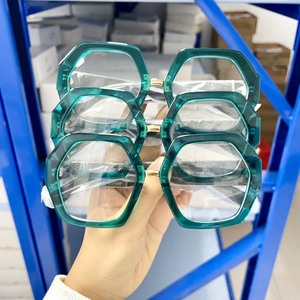 <span class=keywords><strong>Occhiali</strong></span> da Vista Oversize con Montatura Quadrata Spessa in Acetato per Uomo e <span class=keywords><strong>Donna</strong></span>, Lenti <span class=keywords><strong>Trasparenti</strong></span> Anti-Luce Blu, Design Colorato - Product Image 3