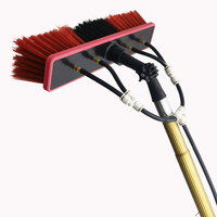 Outil de nettoyage manuel MULTIFIT 7,2 m, les poils en pp sont équipés de grattoirs pour éliminer les taches avec des tiges télescopiques pour s'adapter aux différentes situations