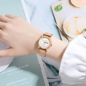 Montre pour femme à double calendrier en or rose, montre-bracelet à quartz lumineuse étanche en acier inoxydable sertie de diamants - Product Image 4
