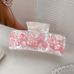 Vente en gros d'usine : Grande pince à cheveux décontractée pour femme, personnalisable avec la lettre MAMA, en plastique coloré, écologique, de haute qualité et durable - Product Image 6