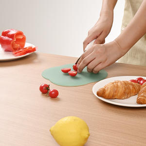 Tabla de cortar de PP con forma de manzana para alimentos de bebé, portátil, de doble cara, para uso en cocina, en stock. - Product Image 3