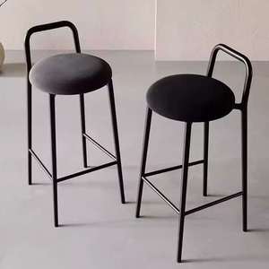 Taburetes de Bar Modernos con Estructura Metálica, Asientos Acolchados y Respaldo Curvo para Islas de Cocina y Bares - Product Image 2