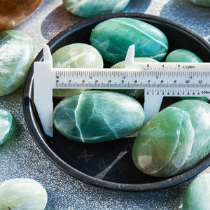 Groothandel Gegraveerde Ronde Natuurlijke Groene Maansteen Kristal Palmstenen voor Healing en Spirituele Energie - Product Image 3