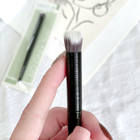 Alat Kosmetik untuk Wanita Serat Nilon Lembut Berkualitas Baik Aksesori Kecantikan Gagang Kayu Kuas Rias Sudut untuk Concealer