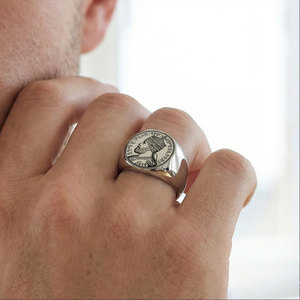 Bague Chevalière Personnalisée en Acier Inoxydable 316L Plaqué Or PVD 14k 18k pour Hommes, Vente en Gros, Anti-ternissement - Product Image 4