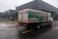 Camion laveur de garde-corps routiers électrique Dongfeng EV 4x2 haute pression à double brosse latérale pour le nettoyage des barrières et l'entretien routier