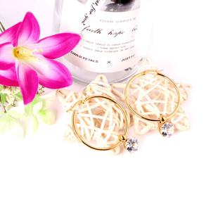 Boucles d'oreilles créoles tendance en acier inoxydable plaqué or avec pendentifs carrés, cœurs et ronds, ornées de zircone pour femme - Product Image 4