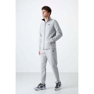 Conjunto Deportivo Air Jones para Hombre, Corte Estándar, Color Gris, Ropa Deportiva Cómoda de Mezcla de Poliéster, Viscosa y Elastano para Uso Diario - Product Image 1
