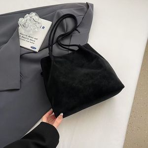 Bolsos Casuales de Gran Capacidad para Mujer Más Vendidos en 2025, Bolsos de Hombro y Bandolera Simples de Color Sólido en Gamuza - Product Image 3