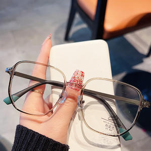 2025 uomini donne montatura in metallo occhiali miopia tendenza <span class=keywords><strong>lenti</strong></span> ottiche con prescrizione Unisex eleganti occhiali <span class=keywords><strong>da</strong></span> <span class=keywords><strong>vista</strong></span> oversize - Product Image 1