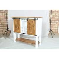 Comptoir de bar Muro en bois blanc et naturel avec portes coulissantes et étagères de rangement pour vin