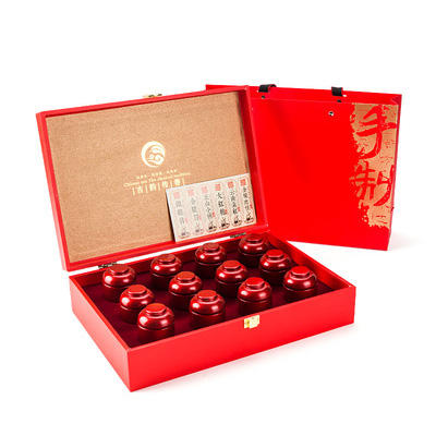 Boîte en fer rouge, 12 pièces