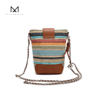 Sac bandoulière mini seau tissé à rayures arc-en-ciel 2026 avec chaîne, en paille, pour téléphone, vente en gros OEM Alex & Mia