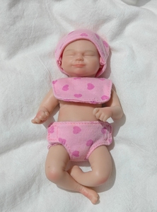 Mini Baby Doll realista de 6 pulgadas, resistente al agua, cuerpo completo realista, muñeca <span class=keywords><strong>Reborn</strong></span> de silicona <span class=keywords><strong>con</strong></span> <span class=keywords><strong>ojos</strong></span> <span class=keywords><strong>cerrados</strong></span>, juguete suave DIY para niños - Product Image 3