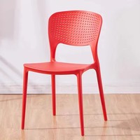 La chaise creuse nordique de dîner de loisirs colore les pleines chaises de salle à manger empilables en plastique de pp