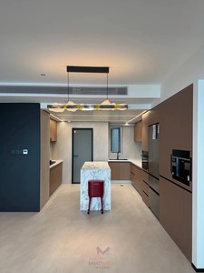 Meubles de cuisine de luxe minimalistes en bouleau avec îlot en marbre, armoire murale moderne en MDF pour appareils encastrés, multifonctionnels - Product Image 4