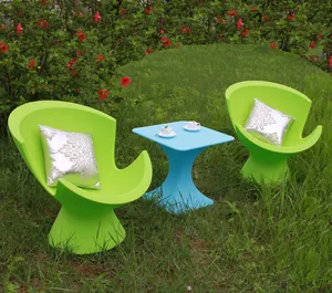 كرسي استراحة ملون من البلاستيك للفناء والساحة والحديقة على الشاطئ، كرسي استراحة للاستخدام الخارجي