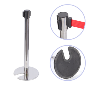 Poteau de contrôle de foule en acier inoxydable argenté durable avec base en fonte lestée et ceinture de 5 cm de large - Product Image 2