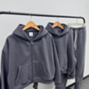 Campione Gratuito Completo da Uomo Streetwear con Felpa Pullover Oversize Personalizzata con Zip e Pantaloni della Tuta, Vestibilità Corta e Squadrata - Product Image 1