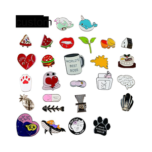 Pins metálicos Yin Yang para gatos, bonitos broches de aleación fundida con impresión UV de diseño de alienígena, ideales para ropa de gatos, souvenirs y regalos de amor. - Product Image 6