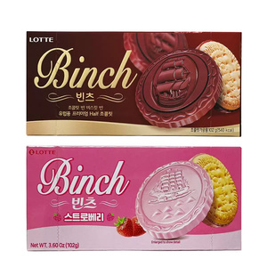 Bocadillos coreanos Lottes Binch Galleta de chocolate Bocadillos exóticos Venta al por mayor Galletas de sándwich de fresa 102G - Product Image 1