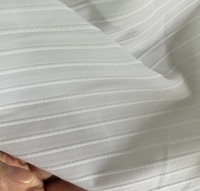 Tissu haut de gamme 140 GSM tissé anti-boulochage extensible léger 61% polyester 6% nylon 33% élasthanne pour chaussettes de cyclisme pour garçons