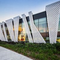 Panneaux de façade décoratifs en aluminium perforé, revêtement mural en métal découpé au laser pour appartements, hôtels et décoration extérieure de bâtiments