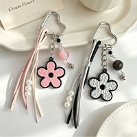 Lot de porte-clés en similicuir à fleur, avec sangle en cuir, pompon, breloque de sac et pendentif perle, accessoires Kawaii