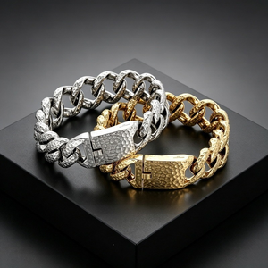 Bracelet cubain large et massif martelé plaqué or 18 carats en acier inoxydable 316L hypoallergénique avec fermoir boîte texturé pour homme, idéal pour les soirées - Product Image 4