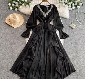 Nuevo vestido de gasa para mujer de estilo francés de alta gama, elegante vestido largo maxi con cuello en V y volantes. - Product Image 2