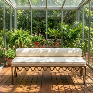 Banc <span class=keywords><strong>de</strong></span> fenêtre arqué ondulé en fer forgé avec coussin <span class=keywords><strong>de</strong></span> siège beige et longue coussinette, banquette pour véranda, villa, hôtel boutique, appartement - Product Image 5