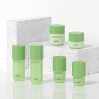 Ensemble de flacons cosmétiques en verre rose personnalisables avec bouchon rouge pour emballages de soins de la peau (tonique, lotion et crème)