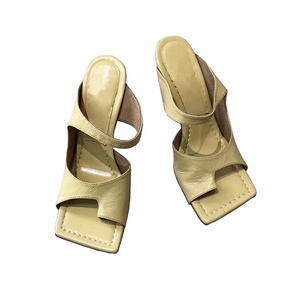 Scarpe <span class=keywords><strong>di</strong></span> <span class=keywords><strong>marca</strong></span> <span class=keywords><strong>di</strong></span> lusso e <span class=keywords><strong>di</strong></span> design a testa quadrata perizoma <span class=keywords><strong>tacco</strong></span> alto <span class=keywords><strong>sandali</strong></span> da donna - Product Image 4