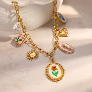 Collar de Moda con Colgantes de Flor, Corazón y Sol, Chapado en Oro de 18K, Aleación de Zinc, Adorno para el Cuello Apilable - Product Image 3