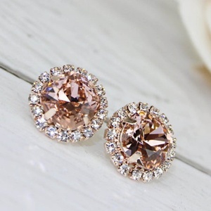 ต่างหูทรงกลมแบบเรียบง่าย ดีไซน์เรียบหรู ทำจากเงินแท้ 925 ชุบทองคำขาว ประดับด้วยมอร์แกไนต์ รูปทรงกลม ตัวเรือนแบบกรงเล็บ น้ำหนัก 5.95 กรัม - Product Image 2