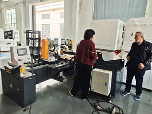 Máquina Automática CNC Servo para Biselado y Desbarbado <span class=keywords><strong>de</strong></span> Tubos Redondos y Varillas Metálicas <span class=keywords><strong>de</strong></span> Doble Extremo - Product Image 2